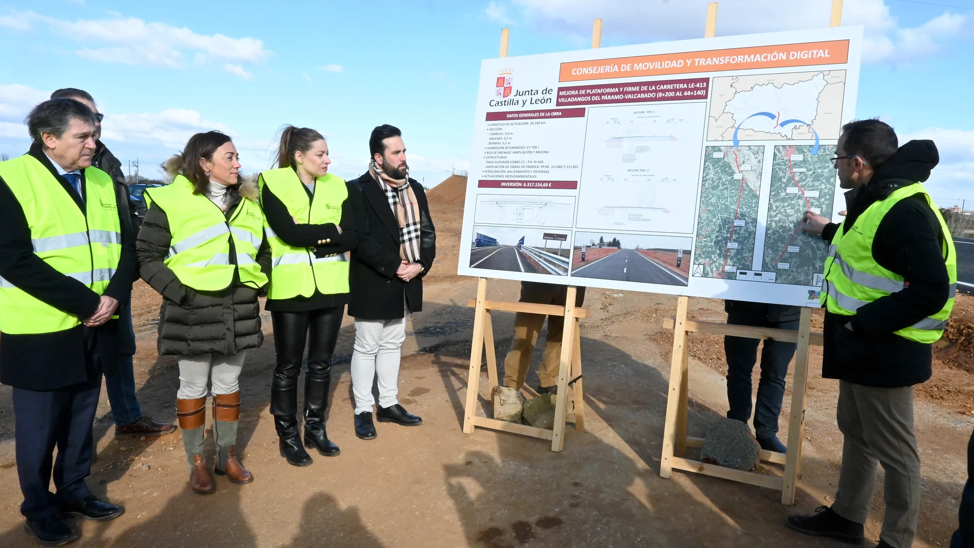 La consejera visita las obras acompañada por Jesús Puerta y Ester Muñoz