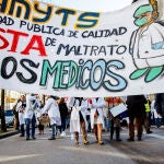 MADRID.-Arranca mañana la huelga de facultativos de hospitales con una marcha junto a médicos y pediatras de Primaria por Madrid