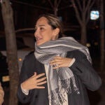 Tamara Falcó con look para sobrellevar el frío en Madrid.