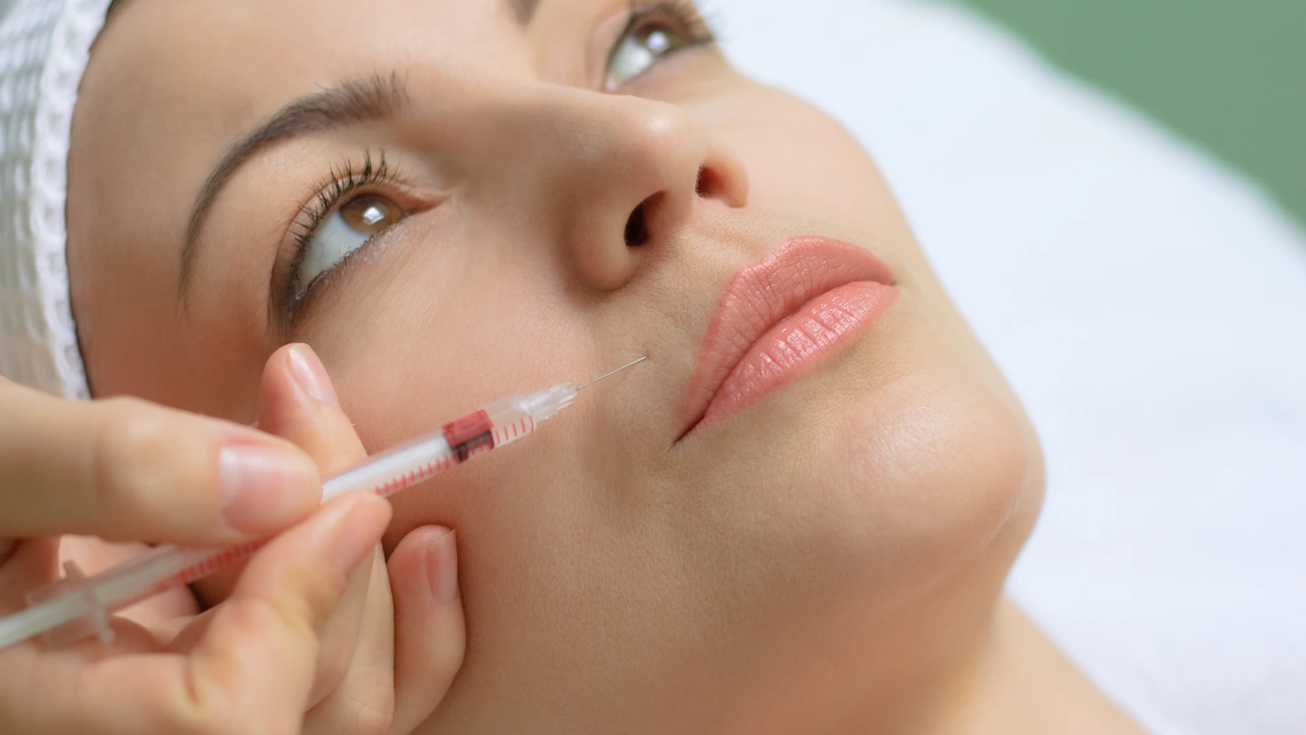 Tratamiento de belleza con ácido hialurónico