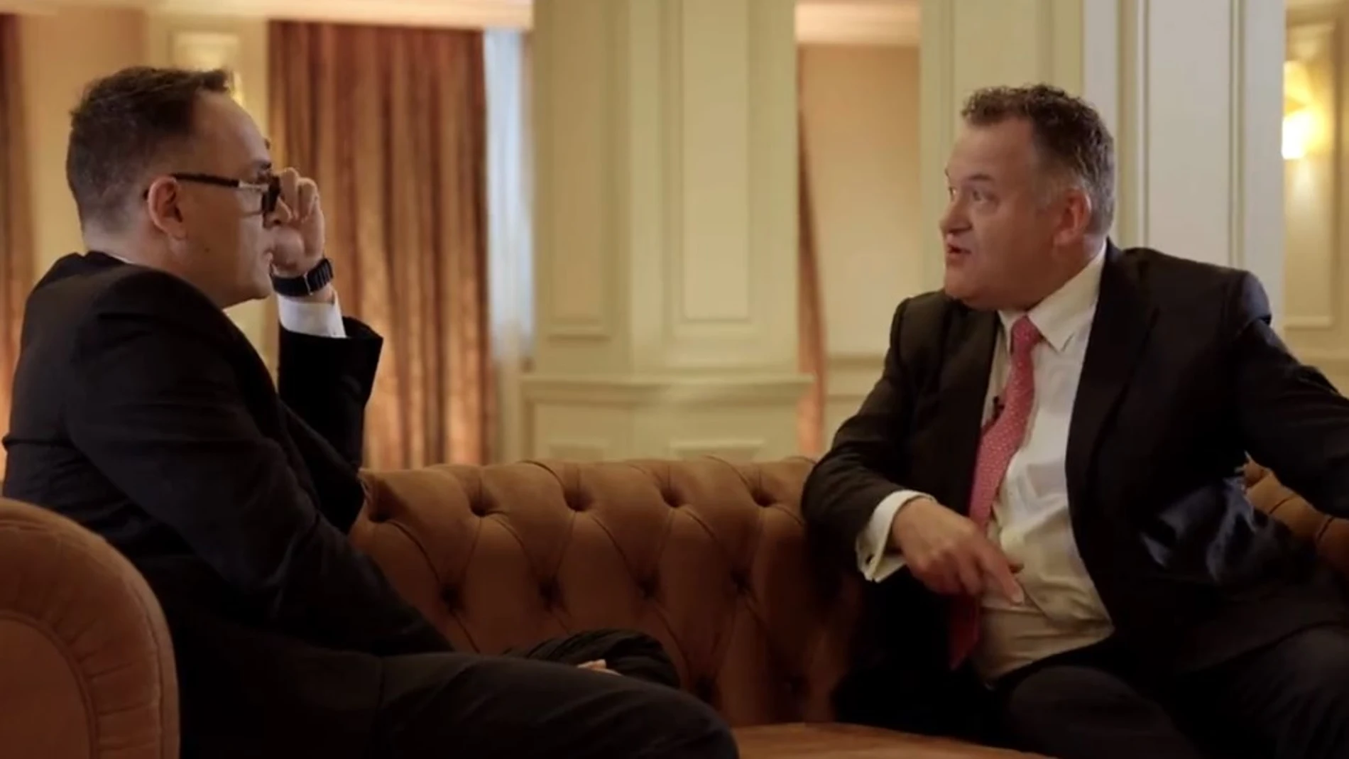Risto Mejide y Paul Burrell en 'Viajando Con Chester'