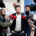 Tudanca atiende a la prensa tras reunirse con el Consejo de la Juventud