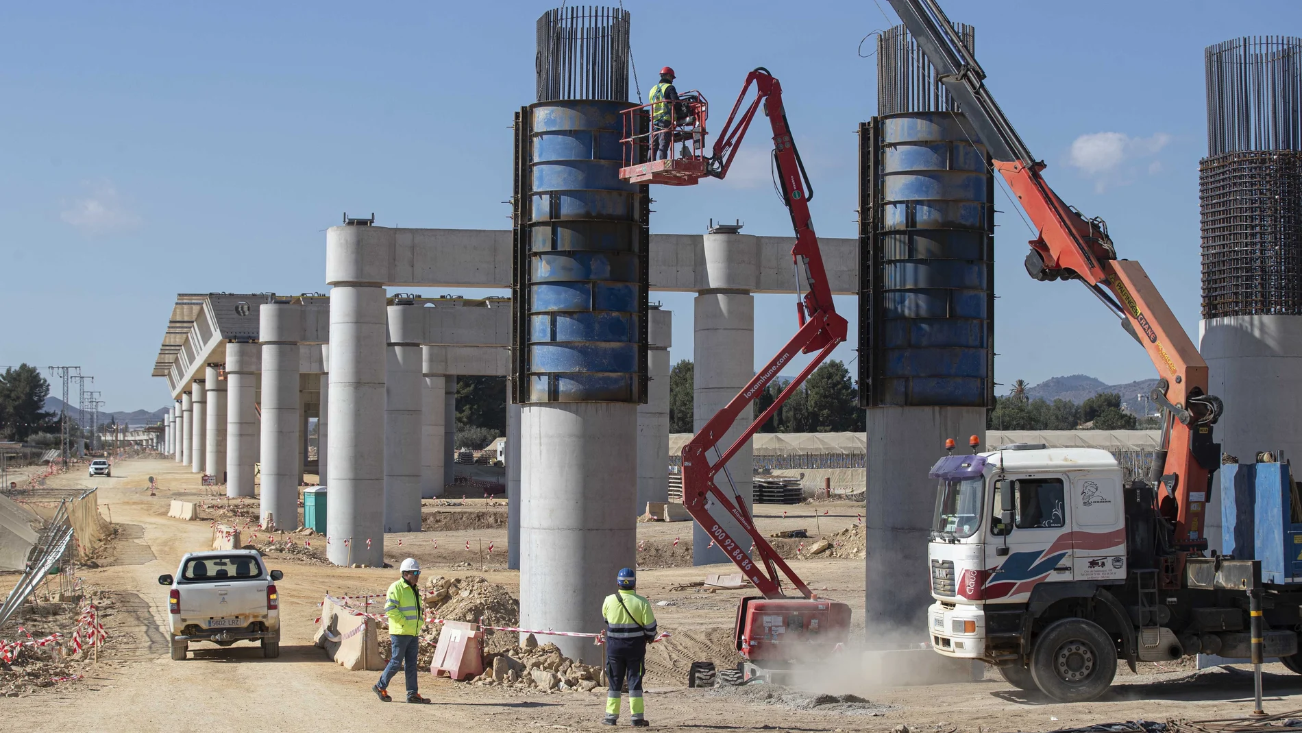 Obras del trazado de la linea del corredor mediterráneo que unirá Murcia y Almería, a su paso por La Tercia, Lorca, dentro del tramo Totana-Lorca.