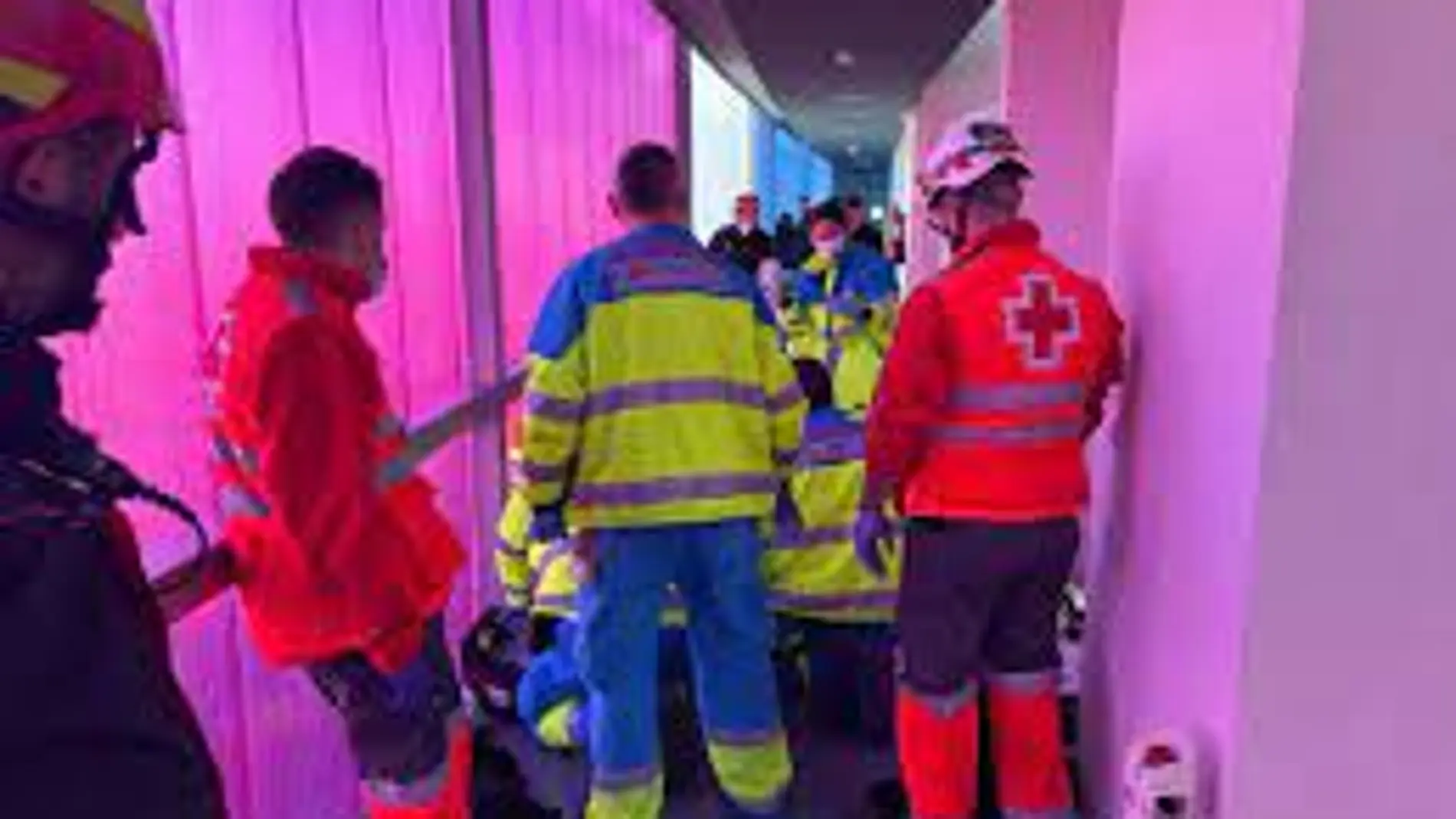 Dos jóvenes, muy graves tras caer por el hueco de una escalera en Móstoles