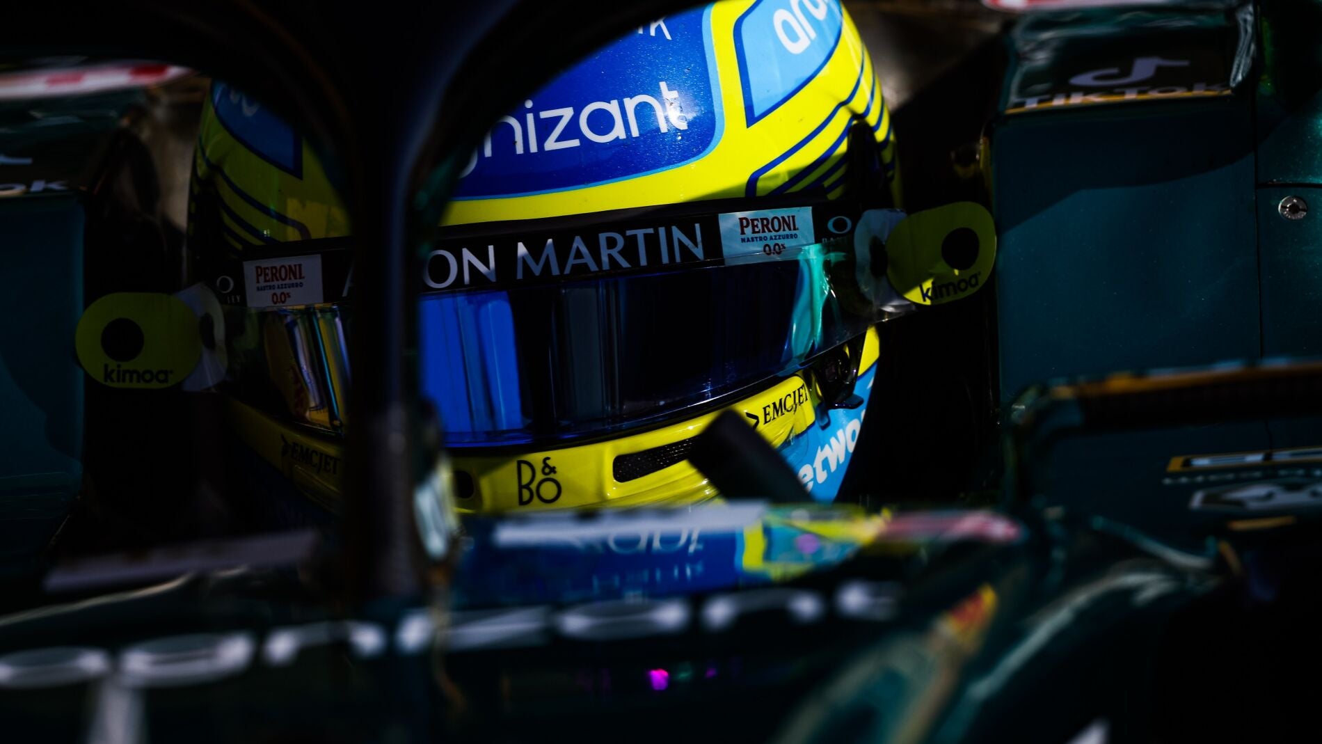 Fernando Alonso, en Baréin al volante de su Aston Martin