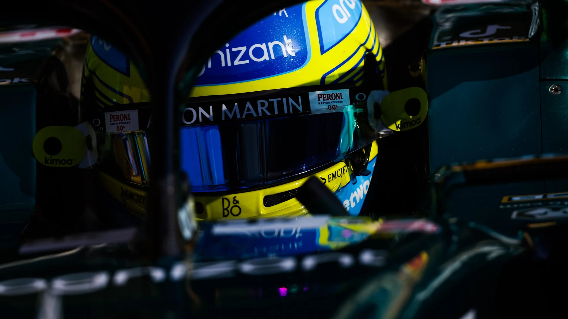 Fernando Alonso, en Baréin al volante de su Aston Martin