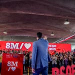 Pedro Sánchez participa en un acto que conmemora el 8M