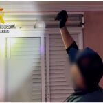 Un agente de la Guardia Civil, durante uno de los registros