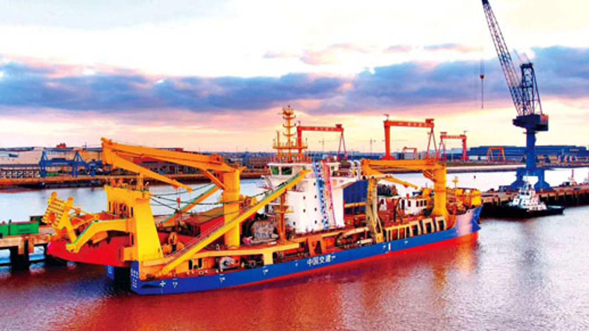 Una grúa de la empresa china Zhenhua Heavy Industries Company Limited