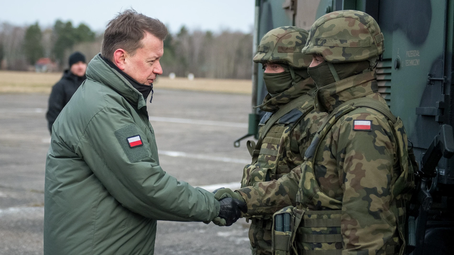 Mariusz Błaszczak, Viceprimer Ministro, Ministro de Defensa Nacional de Polonia, durante la formación de operadores y tripulaciones del sistema "Mała Narew"
