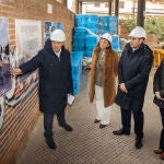 María González Corral visita la estación de autobuses de Ciudad Rodrigo junto a su alcalde Marcos Iglesias