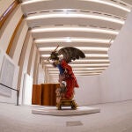 "El arcángel San Miguel venciendo al demonio" comparte sala con las seis columnas salomónicas de seis metros