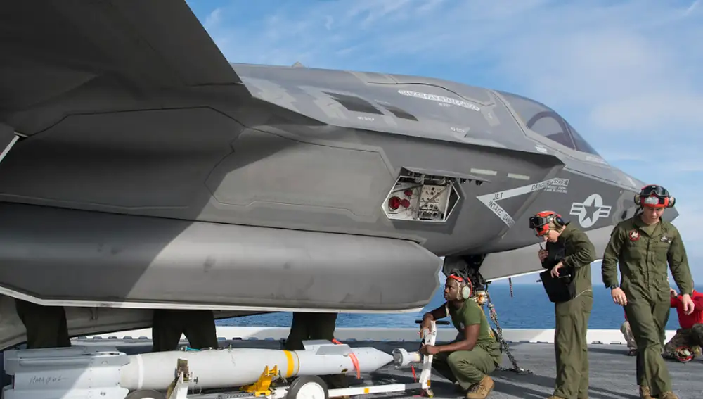 Un F-35 en portaaviones de EEUU