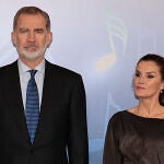 La Reina Letizia estrena vestido.