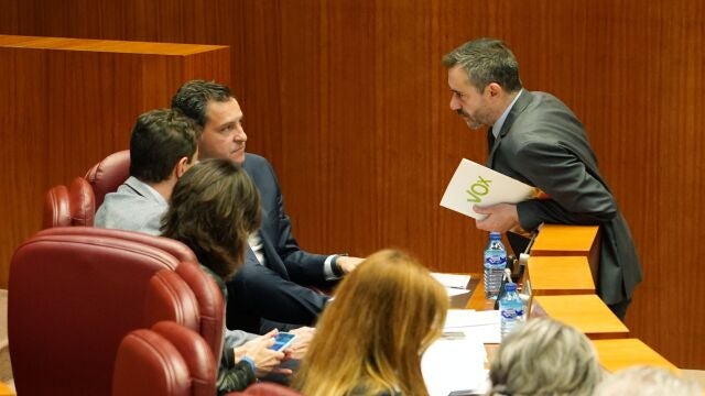 El popular Raúl de la Hoz conversa con David del Hierro, de Vox