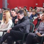 Tudanca junto a Esther Peña y Aitana Hernando