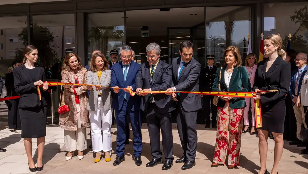 Autoridades en la inauguración del Ayuntamiento de Estepona