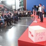 Tudanca, durante su intervención en un mitin poco concurrido