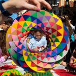 Certamen infantil de "Matemáticas en la calle" en el que participan niños con ejercicios y actividades matemáticas en la calle Fuencarral de Madrid. © Jesús G. Feria.
