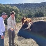El consejero Antonio Luengo, durante su visita a la finca La Junquera