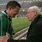 O’Driscoll, capitán irlandés, junto a Jack Kyle