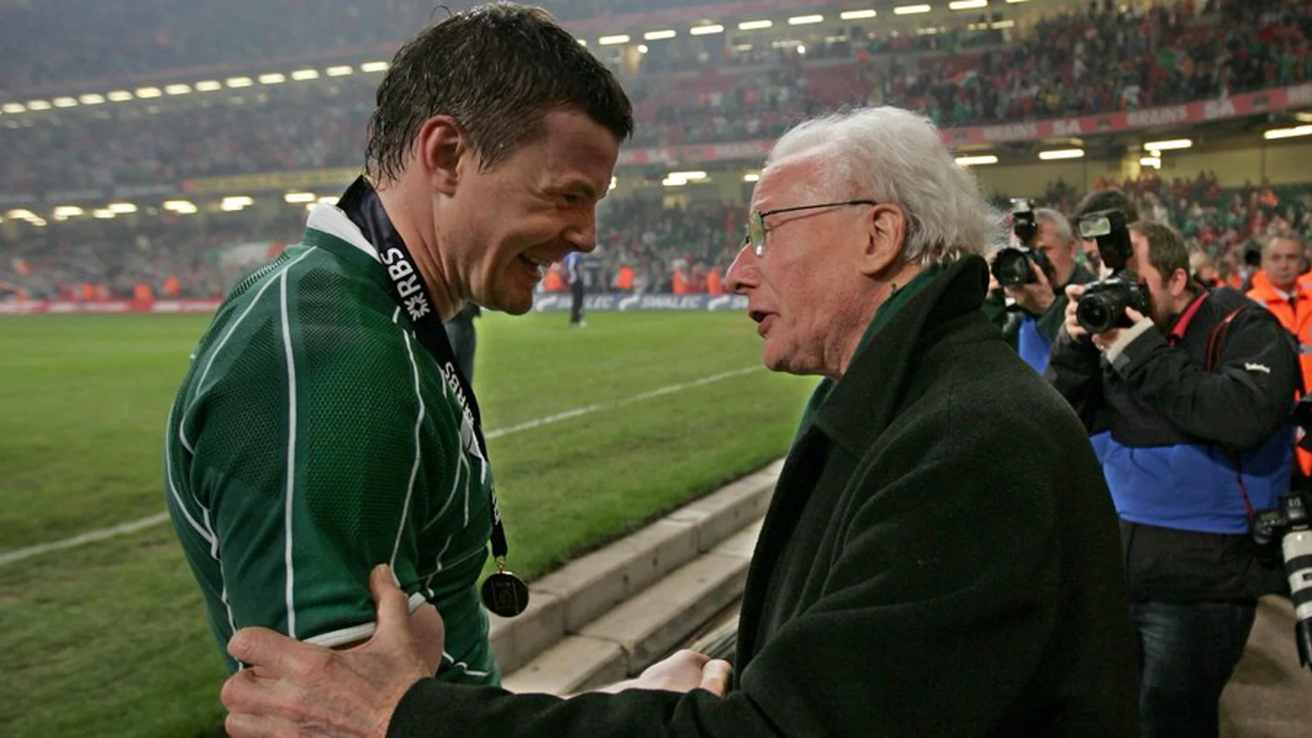 O’Driscoll, capitán irlandés, junto a Jack Kyle