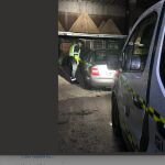 Momento en que los guardias civildes interceptan el vehículo