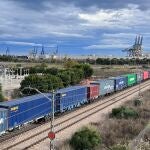 Imagen de un tren en el Puerto de Valencia 