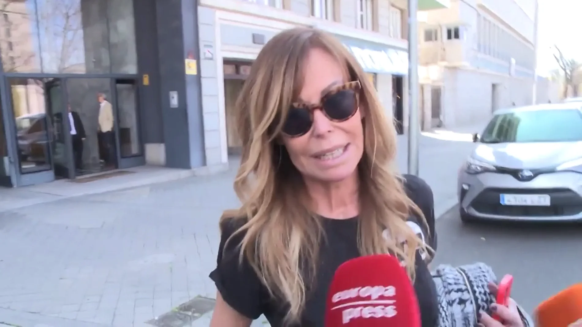 Lara Dibildos visita a su madre en el hospital y desvela cómo se encuentra