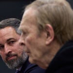 Abascal y Tamames asumen sus discrepancias pero comparten el objetivo de echar a Sánchez de Moncloa y piden ayuda al PP