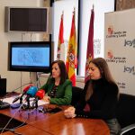 La directora general de Transportes y Logística, Laura Paredes, presenta el proyecto junto a la delegada territorial Ester Muñoz