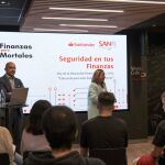 Educación financiera para jóvenes en Work Café