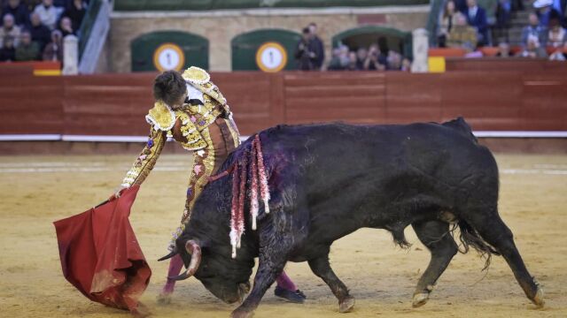Pedazo derechazo de Roca Rey