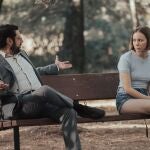 Manolo Solo (izda.) y Laia Manzanares en "La desconocida", de Pablo Maqueda