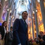 Juanma Moreno asiste a una misa rociera en la Sagrada Familia