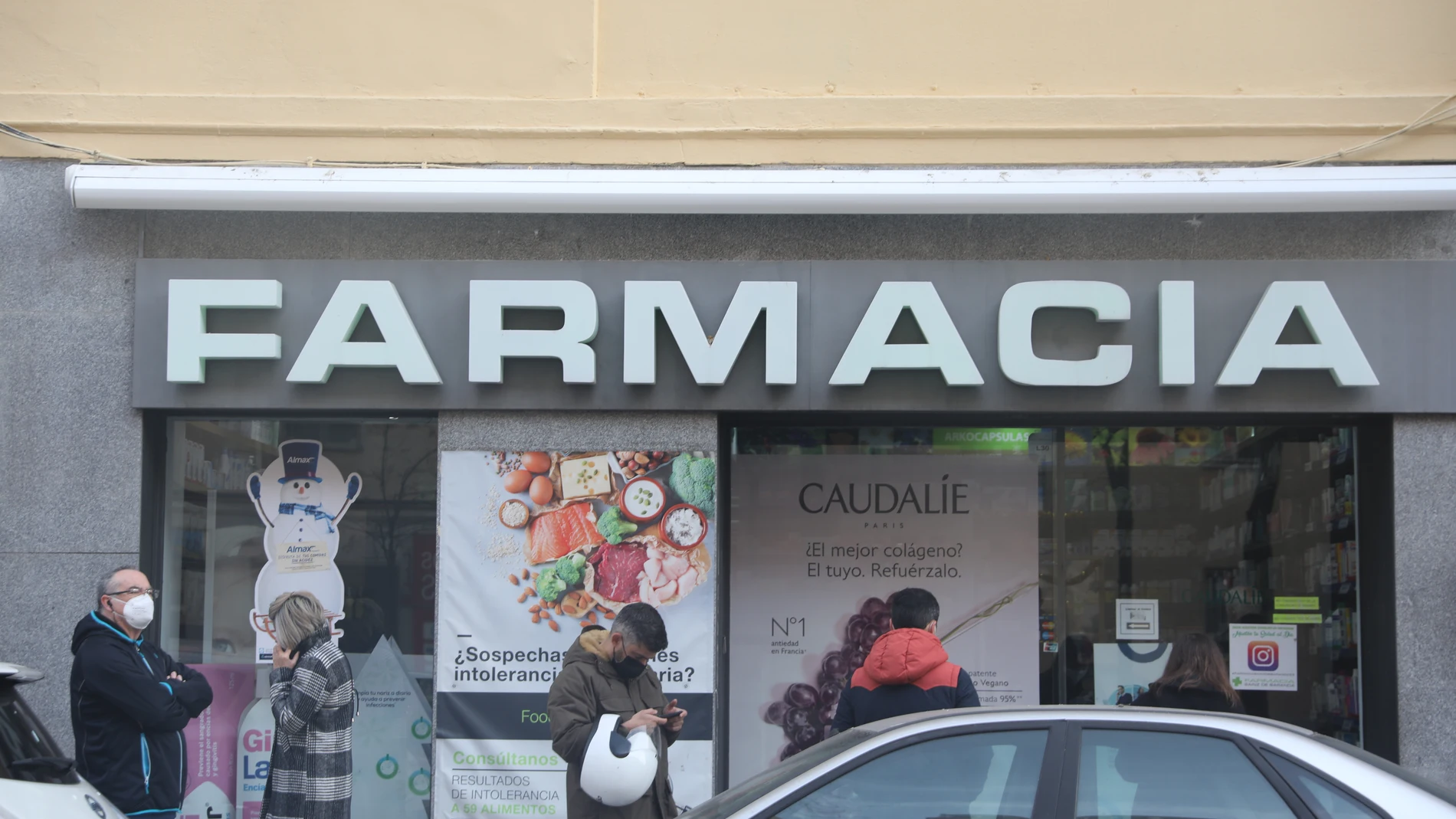 La Comunidad lanza un proyecto piloto para que los pacientes con VIH pueden recoger su medicación en la farmacia
