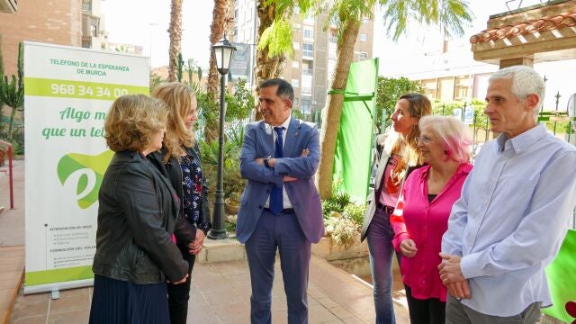 Murcia y el Teléfono de la Esperanza inician un programa integral de salud mental para jóvenes, familias y docentes