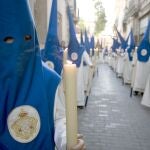 Nazarenos durante una procesión en Almería