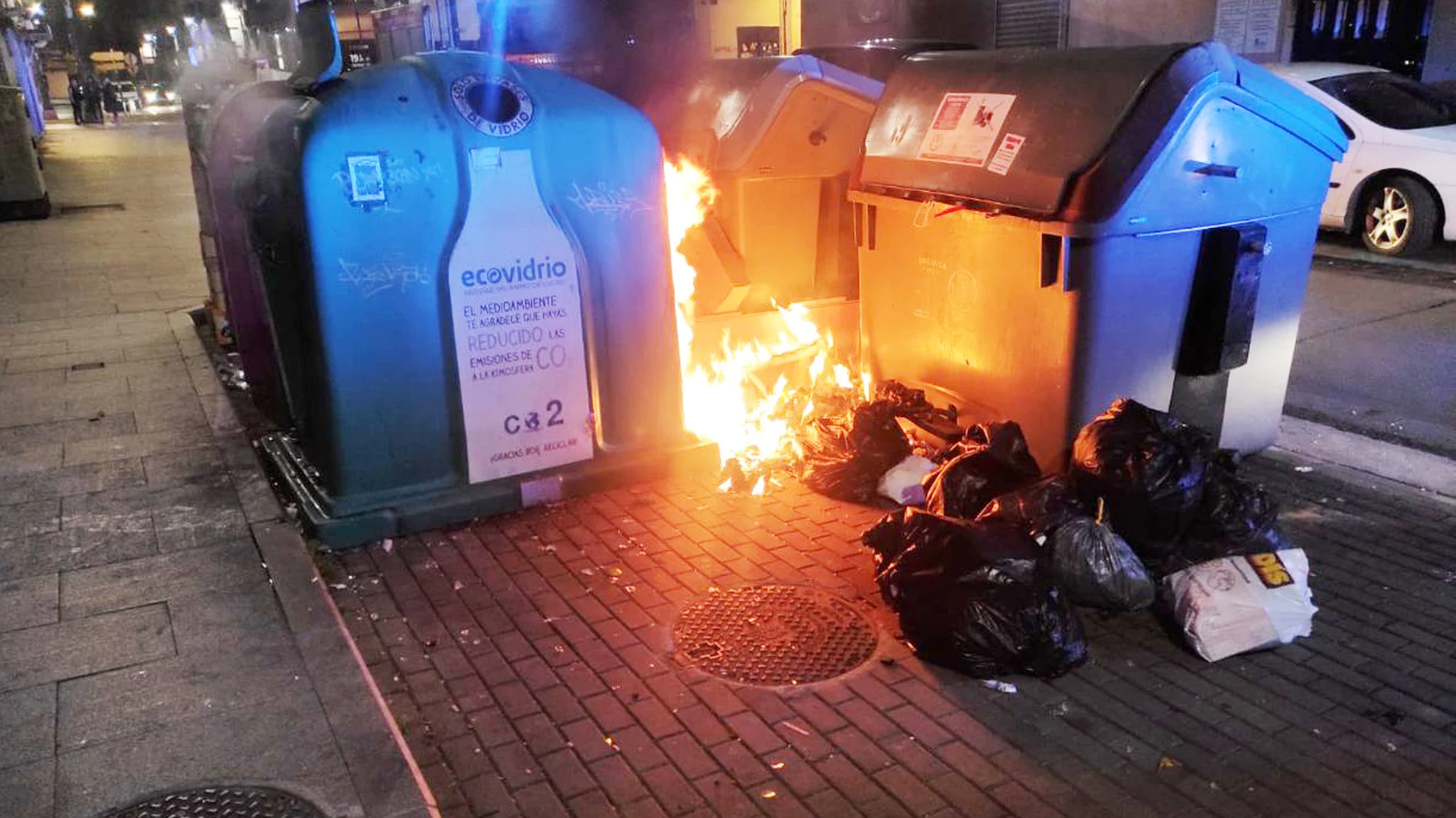 Contenedores ardiendo en Ponferrada