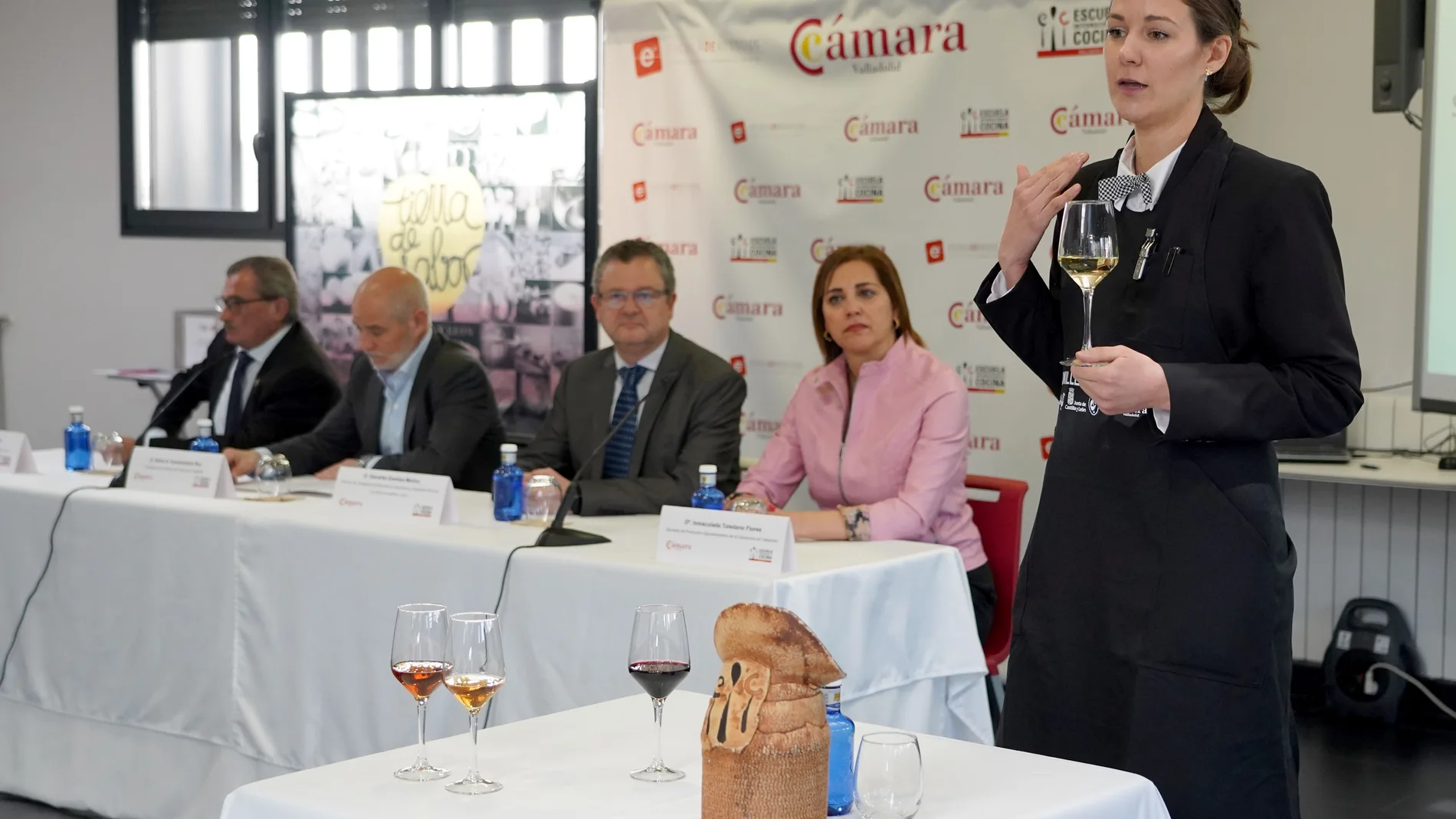 Leticia Pérez / ICAL . El consejero de Agricultura, Ganadería y Desarrollo Rural, Gerardo Dueñas, asiste al acto de clausura y del Curso Internacional de Sumiller Profesional 2022 (XVII promoción) de la Escuela Internacional de Cocina.