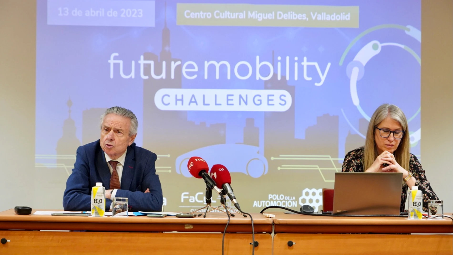 El presidente de Facyl, Félix Cano, junto a la directora del cluster, Ana Núñez