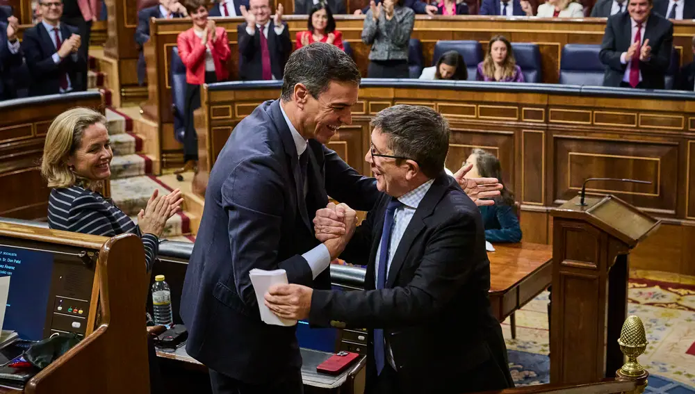 Pedro Sánchez y Patxi López celebran el fracaso de la moción de censura