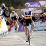 Evenepoel bate a Roglic en La Molina