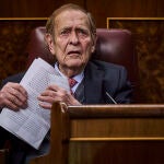 Ramon Tamames durante la moción de censura