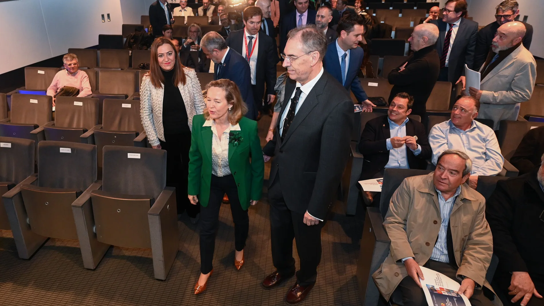 Calviño, tras la reunión con empresarios y sindicatos en Burgos
