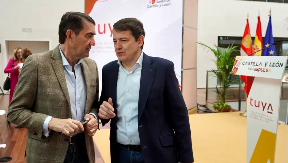 Fernández Mañueco dialoga con Suárez-Quiñones