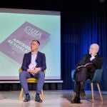El cardenal Osoro (derecha) en la presentación de la guía contra los abusos
