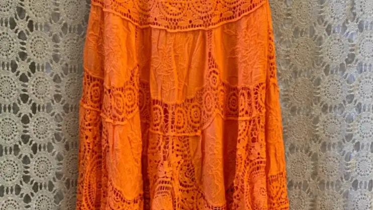 Falda naranja de 7 Gallos.