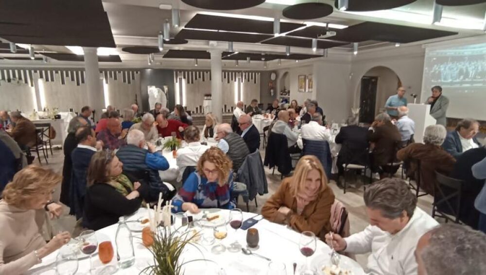 Comida políticos y militantes socialistas