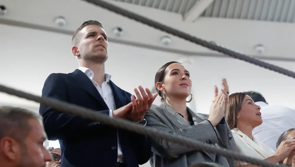 Alba Díaz y Alberto García en la plaza de toros de Navalcarnero